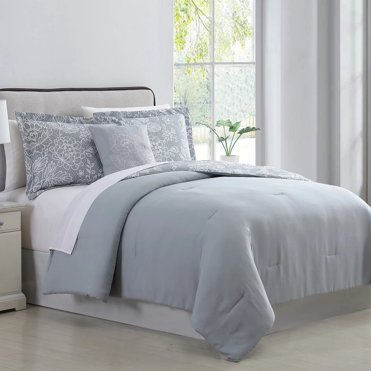 8-Piece Reversible Gray Floral Queen Bed in a Bag W60134