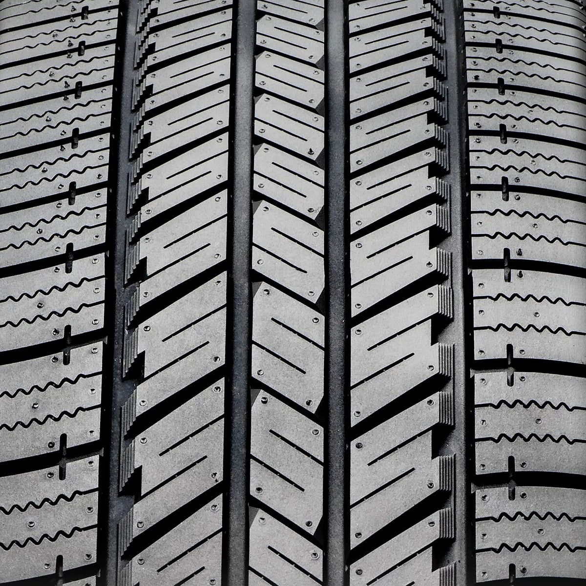 235/75R17 109S All Season Light Truck Tire O126