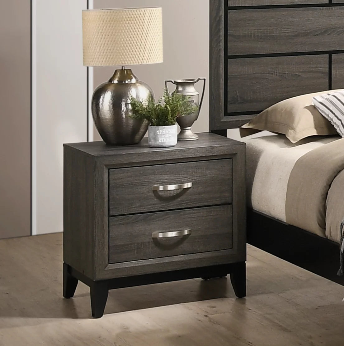 Queen Size Wood Bedroom Set with Bed Dresser Mirror Nightstands Chest T42167