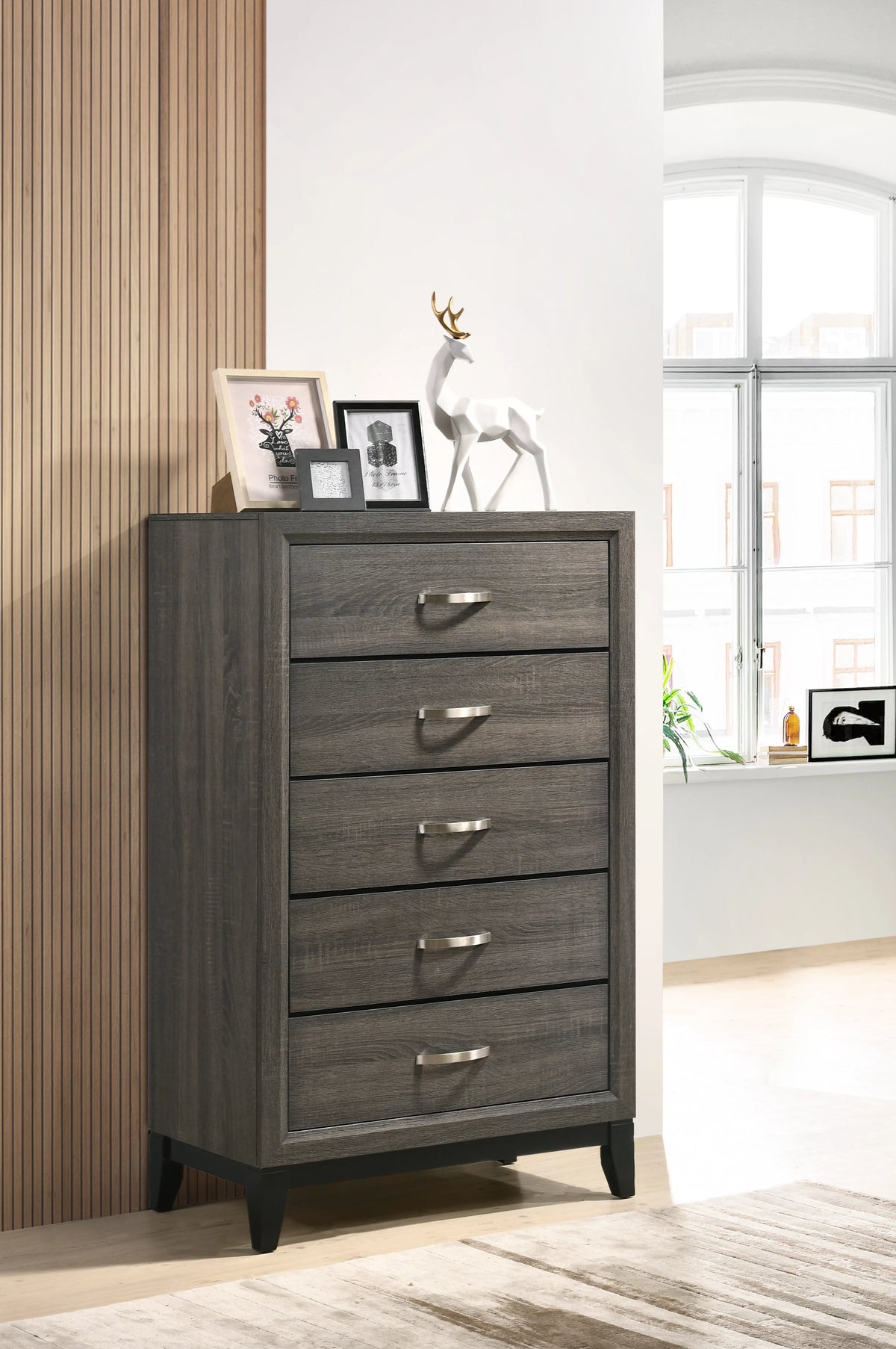 Queen Size Wood Bedroom Set with Bed Dresser Mirror Nightstands Chest T42167